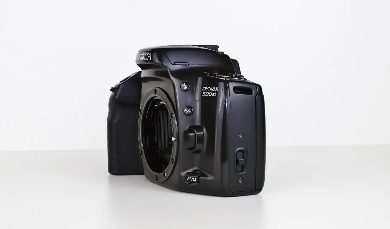 A lensless chip films gigapixel video